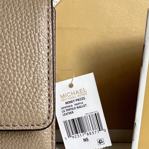 NWT Michael Kors Large Pebbled Leather Tri-Fold Wallet in Truffle (Nude) $158 - Picture 13 of 17